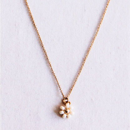 Fijne ketting met madeliefje bloem - crème