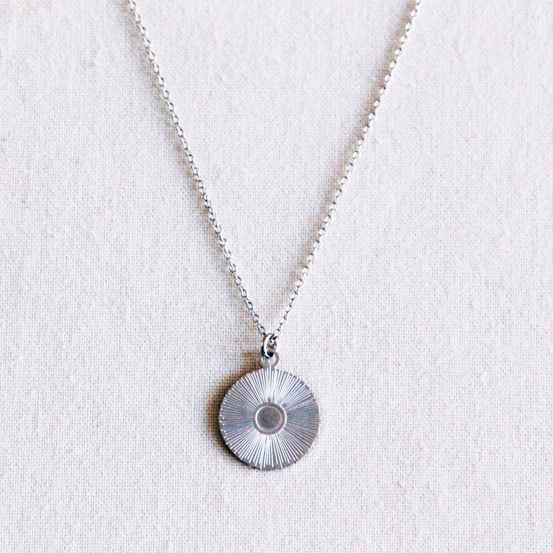 Edelstalen fijne ketting met ronde fantasiebedel - zilver