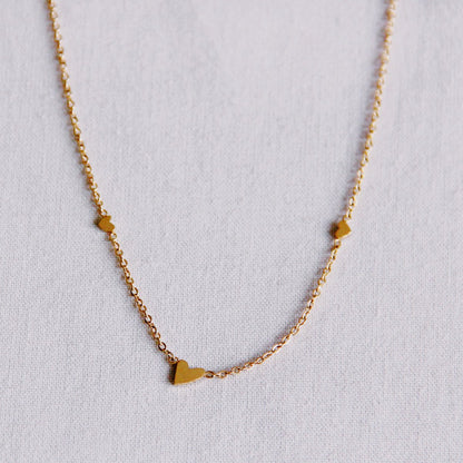 FW268 - Edelstalen fijne ketting met 3 mini hartjes - goud